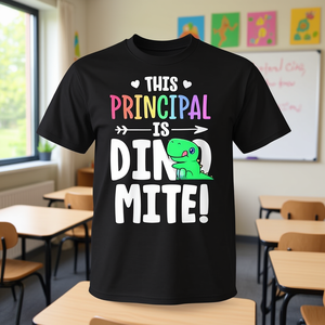 T-shirt unisexe à col rond et manches courtes pour enseignants, avec impression numérique « This Principal Is Dinomite Dinosaur Pun», pour adultes - Product Image 3