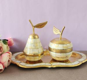 Meilleures ventes Plateau de service en laiton avec poignées faciles à saisir pour cuisine, salle à manger et présentoir disponible à bas prix - Product Image 3