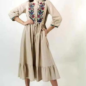 Meilleur robe de festival de créateurs Nouveau modèle Longueur de mollet Maxi avec broderie à volants et manches trois-quarts Taille naturelle - Product Image 1