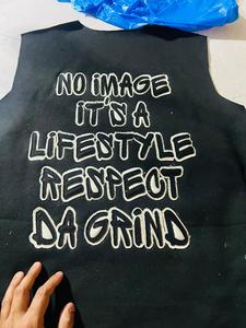 Sweat-shirt à capuche pour hommes avec patchs personnalisés lourds brodés délavés à l'acide Vintage - Product Image 4