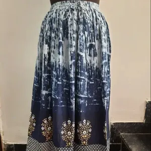 印度风格棉金色印花长裙长度40英寸腰围尺寸:: 非拉伸26英寸，拉伸后42英寸。裙子