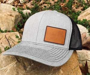 Venta al por mayor de banderas y estados retro personalizados Logotipo de cuero gorra de camionero 6 paneles de dos tonos gorra informal OEM proveedor de Vietnam - Product Image 3