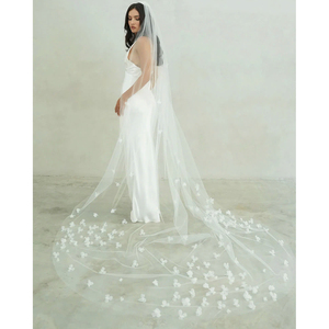 Voile de mariage floral, voile de mariage doux à un niveau avec des fleurs à la main, voile de mariée avec des fleurs pour mariage - Product Image 1