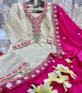 Ensemble Kurti et pantalon pour femme, style indien ethnique tendance, en coton, avec broderie à la main, pour mariage, fête festive, vente en gros - Product Image 5