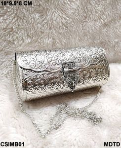 Bolsos de mano en relieve de metal en forma de rectángulo hechos a medida para niñas estilo de moda con adornos de piedra para fines de reventa - Product Image 2