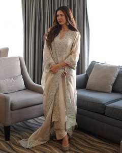 Nuevo diseñador Faux Georgette hermosa secuencia bordado Top pantalón con secuencia lateral bordado Dupatta para fiestas - Product Image 2