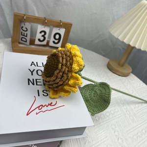 Muñeca de Girasol de Ganchillo Hecha a Mano de Doble Capa para Halloween y Navidad - Perfecta para Regalos Navideños - Product Image 3