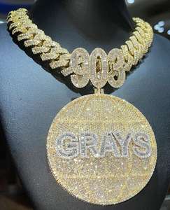 Colgante de plata de ley Moissanite VVS de corte redondo de dos tonos personalizado colgante de letra Hip Hop de lujo de alta calidad totalmente helado - Product Image 1