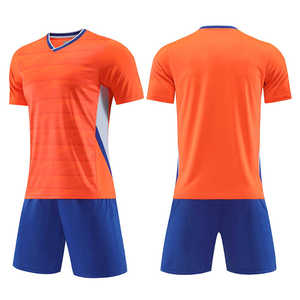 OEM nouvelle chemise personnalisée vêtements uniformes de football vierges pour hommes maillot de football classique respirant 100% polyester séchage rapide - Product Image 6