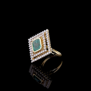 Bague de luxe en émeraude de laboratoire et diamant de laboratoire rond, bijoux pour mariage, occasions spéciales et événements religieux - Product Image 1