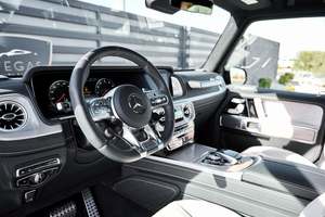 Elegante Mer-ce-des-B e n z Clase G AMG G 63 4MATIC 2024, motor biturbo V8 de 4.0L que produce 577 caballos de fuerza y 627 lb-pie de torque - Product Image 4