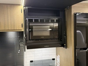 Nouvelle caravane de camping F-o-r-e-s-t R-i-v-e-r Wildwood 31KQBTS 2025 à vendre pour le camping et les voyages - Product Image 2