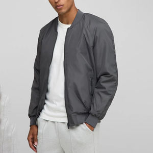 Chaqueta de Invierno 100% Algodón PU con Cuello Alto, Impermeable y Cálida para Hombre, Chaqueta Universitaria de Baloncesto con Logotipo Frontal en Relieve Personalizado - Product Image 3