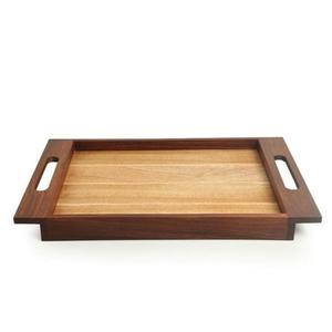 Plateau de service rectangulaire moderne en bois bicolore avec poignées découpées, grand plateau décoratif en bois de noyer pour le petit-déjeuner, les aliments, le thé - Product Image 1