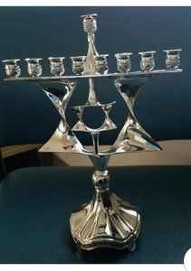 Haute demande, nouveau design, fait main, en satin uni brillant, Menorah à 9 bras, Porte-bougie, Meilleurs chandeliers métalliques pour Hanoucca, Pots à bougies - Product Image 4