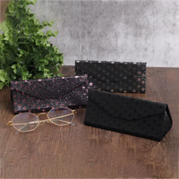 Étui à lunettes simple en forme de plume bleue pour hommes et femmes, boîte à lunettes de lecture triangulaire, boîte de rangement pour lunettes de soleil avec logo personnalisé