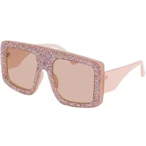 Qualité de l'exportation Accessoires de mode de luxe à monture carrée tendance pour femmes Lunettes de soleil diamant Hip Hop au meilleur prix pour l'exportation - Product Image 1