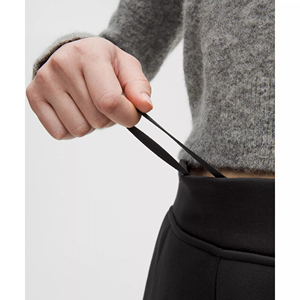 Pantalones cortos de alta calidad 100% de algodón para mujer, logotipo impreso en 3D personalizado con bolsillos laterales, pantalones cortos de calle de color sólido para mujer - Product Image 2