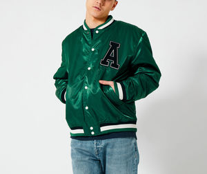Chaqueta de satén verde Varsity para hombre EE. UU. Letterman Bomber Coat con parche bordado A estilo universitario ropa de calle brillante prendas de vestir exteriores - Product Image 2