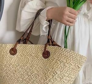 Bolso de Hombro Grande de Paja Tejida a Mano para Vacaciones de Verano en la Playa - Product Image 4