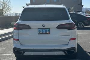 Auto Usado Confiable, BMW X5 M50i 2022, Motor V8 Twin-Turbo, Tracción en las Cuatro Ruedas - Product Image 2