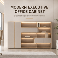 Armoire de bureau moderne en chêne clair avec portes doubles et étagères ouvertes décalées, éclairage LED intégré pour classement et rangement