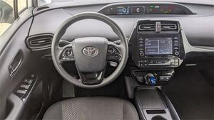 Toyota Prius LE FWD 2021 d'occasion, excellent état, prêt à être expédié - Product Image 2