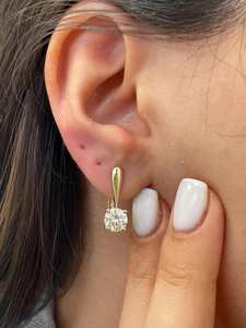 Boucles d'oreilles clous huggie en argent sterling 925 plaqué or 14 carats, sertissage à bélière, taille brillant 6 mm, zircon cubique fin, vente en gros, pour soirée - Product Image 3