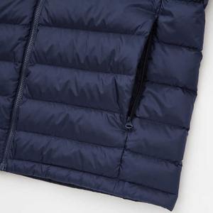 Blouson aviateur Softshell matelassé pour hommes avec poche poitrine à fermeture éclair Puffer d'hiver de couleur unie avec fermeture éclair à l'avant Vente en gros - Product Image 3