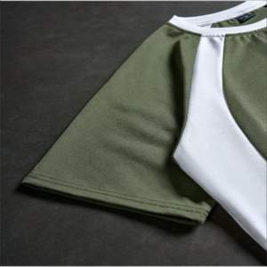 Camiseta Corta de Corte Cuadrado con Bolsillos Cargo, Diseño Personalizado, Transpirable, de Poliéster/Algodón, Estilo Urbano para Hombre, Conjunto de 2 Piezas - Product Image 6