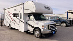 Camping-car de luxe Chateau pour 4 à 6 personnes, une chambre, avec lit, cuisine, salle de bain, climatisation, télévision, normes d'émission Euro 6 - Product Image 2