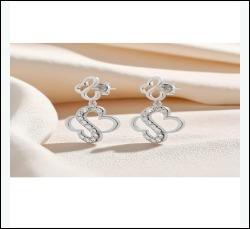 Elegantes Pendientes de Plata de Ley 925 con Diamantes Cultivados en Laboratorio, Claridad D VVS, 0.71 Ct, 3.5g, Altura 2.8 cm, Ancho 1.7 cm, Par para Mujer - Product Image 2