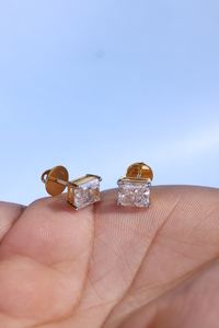 Vente en gros de boucles d'oreilles en or 14 carats taille princesse diamant de laboratoire solitaire clous à la mode vis à l'arrière parfait cadeau de fête de mariage intemporel - Product Image 5