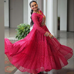 Collection Navratri Robe en soie fausse Georgette pour femme Kutchi Patchwork et imprimé Bandhani pour les fêtes - Product Image 1