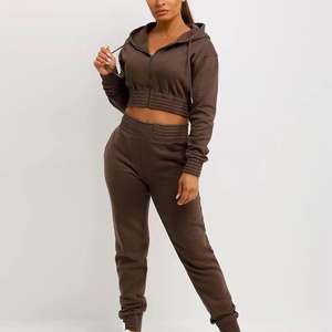 Ensemble de survêtement vintage brodé délavé avec sweat à capuche zippé court et pantalon de jogging pour femme – Style streetwear - Product Image 1