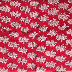 Tissu en voile de coton imprimé à la main Sanganeri, écologique, motif floral rouge, pour ameublement - Product Image 1