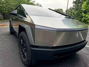 Neat Used 2024 Tessla Cybertrucks Foundation Series 600-hp Dual-Motor AWD, Exosquelette en acier inoxydable, Limited Edition 200 Mi - Product Image 6