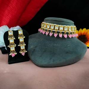 Conjunto de Gargantilla Colgante de Latón y Cobre con Perlas de Imitación Kundan, Joyas Vjoshijewels, Elegancia de Lujo Atemporal, Gargantillas de Moda - Product Image 1