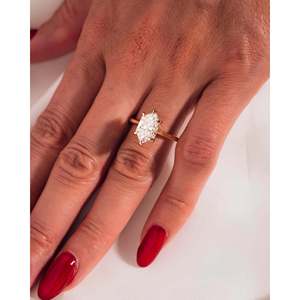 Bague de fiançailles avec halo caché en diamant cultivé en laboratoire hexagonal, 2,49 carats, certifiée IGI, or, pour femmes, par AURALUXURIA - Product Image 3