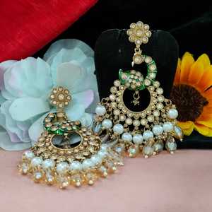 Opulent Fusion Fashion Boucles d'oreilles Kundan Chandbalis traditionnels avec des perles suspendues exquises au design de paon pour une élégance gracieuse - Product Image 4