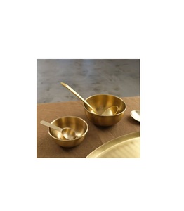 Bol de service en laiton antique de qualité supérieure conçu pour les rituels alimentaires indiens pooja ou la décoration de table ethnique dans les maisons traditionnelles - Product Image 2