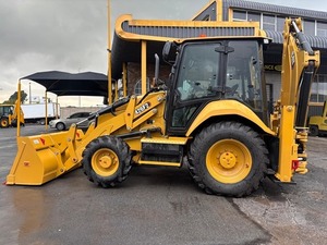 Chargeuse-pelleteuse CAT 426F2 d'occasion, modèle 2022, capacité nominale de 200 tonnes, avec boîte de vitesses et roulements - Product Image 6