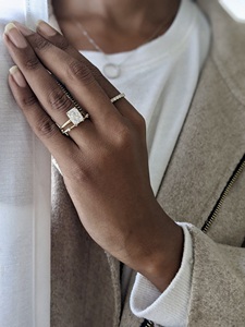 Anillo de Compromiso de Plata de Ley 925 con Moissanita de Corte Princesa Solitario para Mujer, para Bodas y Fiestas, Claridad VVS, Estilo Moderno - Product Image 4