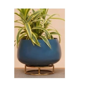 Pot de fleurs en métal au design élégant avec finition émaillée, style luxueux, pot de fleurs en métal, jardinière en métal, style classique - Product Image 2