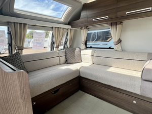 Autocaravana de Lujo Ligera con Diseño Plegable y Moderno con Luces LED para Viajes, Campamentos, Turismo y Vida al Aire Libre - Product Image 2