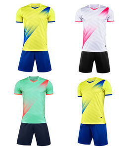 Ensemble de maillots de football personnalisés pour hommes de haute qualité 2026, haut vert, vêtements de sport, impression par sublimation du logo de l'équipe, joueurs de football adultes - Product Image 2
