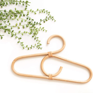 Cintres en rotin naturel avec logo de marque personnalisé cintre de mariée de luxe fabriqué au Vietnam - Product Image 2