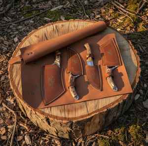 Ensemble de couteaux de chef sur mesure de haute qualité en acier Damas avec manches en bois, 7 pièces avec étui en cuir - Product Image 5