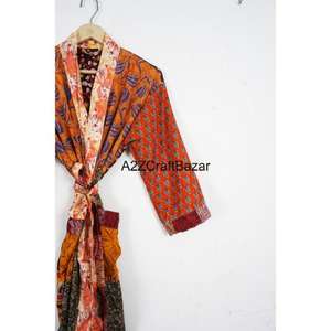 Bata de Seda Hecha a Mano en India para Mujer, Diseño de Patchwork, Cuello en V, Cierre con Cordón, Largo Completo, Mangas Tres Cuartos, Elegante - Product Image 3