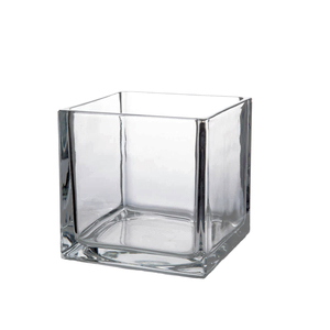 Jarrón de vidrio transparente de 5"x5" en forma de cubo, útil para decoración floral y arreglos de flores. - Product Image 1
